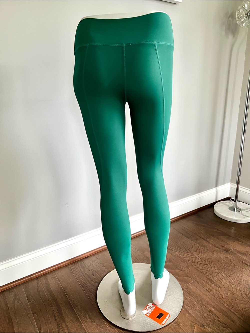 Peloton Limited Edition Emerald Scallop
Leggings - Picture 6 of 8